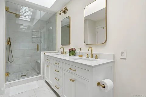 $2,595,000 | 12 Canterbury Road South, Harrison, NY 10528