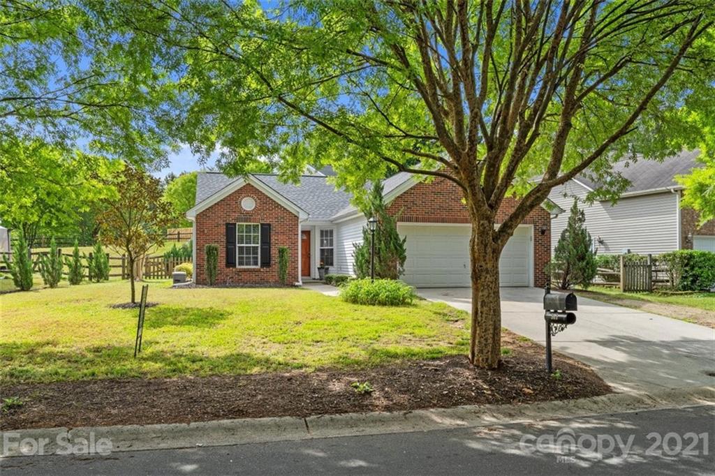 505 Red Oak Court Tega Cay, SC 29708 - Photo 2 of 27 Gallery Image 2