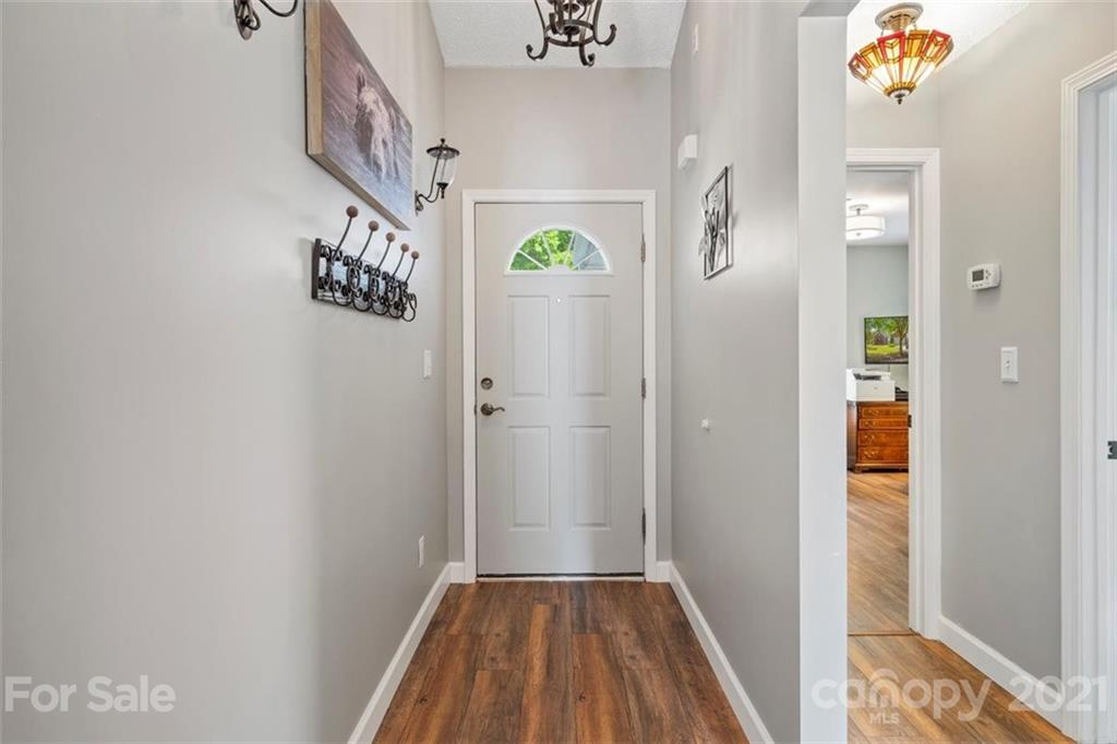 505 Red Oak Court Tega Cay, SC 29708 - Photo 3 of 27 Gallery Image 3