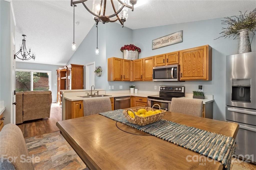 505 Red Oak Court Tega Cay, SC 29708 - Photo 8 of 27 Gallery Image 8