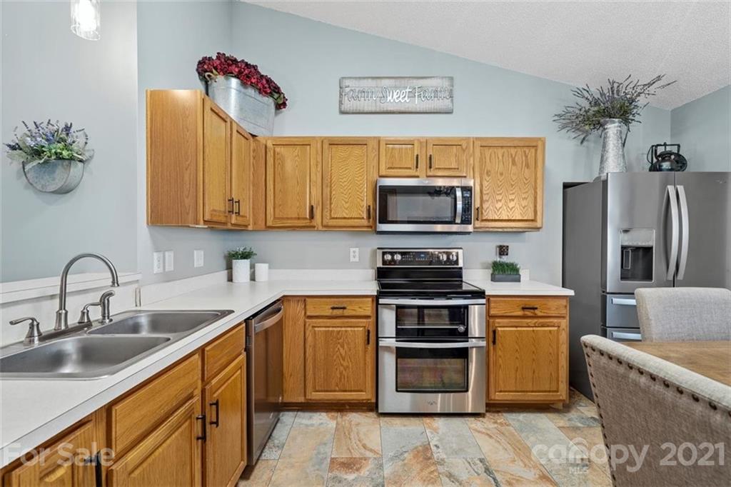 505 Red Oak Court Tega Cay, SC 29708 - Photo 9 of 27 Gallery Image 9