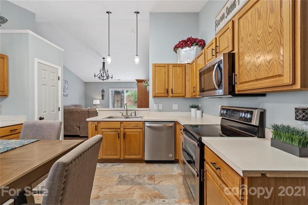 505 Red Oak Court Tega Cay, SC 29708 - Photo 10 of 27 Gallery Image 10