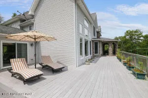 $1,195,000 | 17 Cricket Hill Road, Hawley, PA 18428
