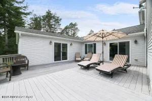$1,195,000 | 17 Cricket Hill Road, Hawley, PA 18428