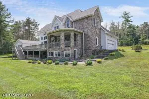 $1,195,000 | 17 Cricket Hill Road, Hawley, PA 18428