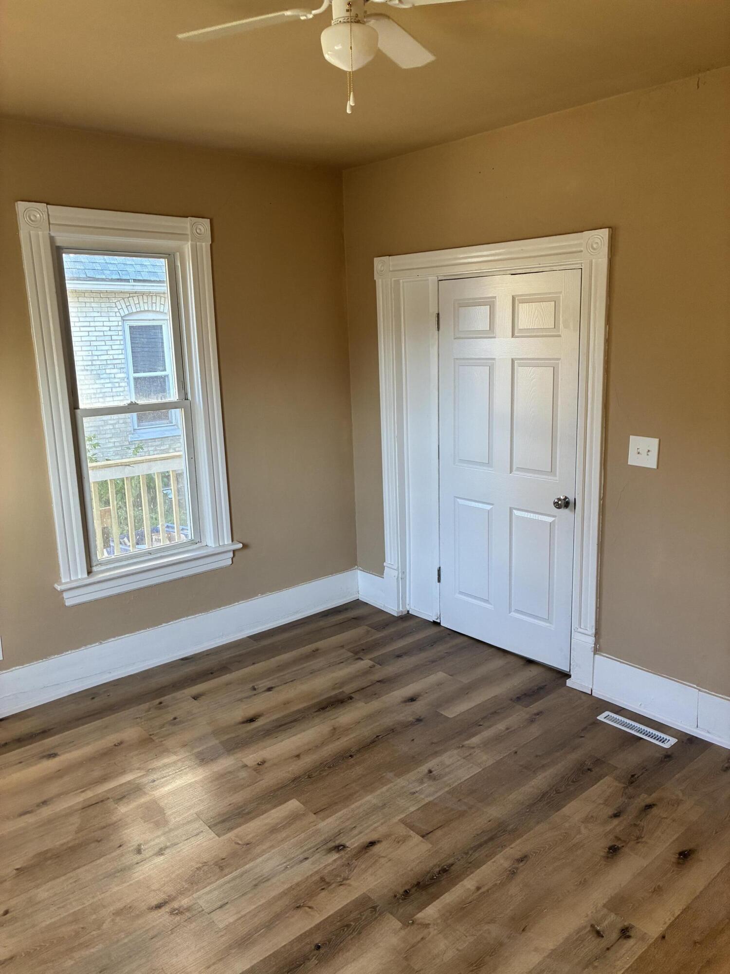 2415 Prospect Street Racine, WI 53404 - Photo 18 of 33 LOWER BED 1