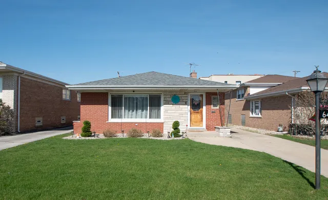 $229,900 | 648 Saginaw Avenue, Calumet City, IL 60409