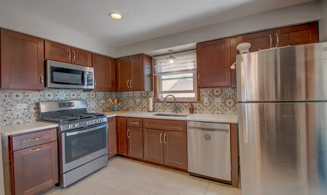 $229,400 | 648 Saginaw Avenue, Calumet City, IL 60409