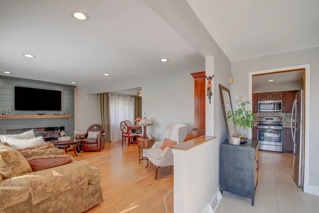 $229,400 | 648 Saginaw Avenue, Calumet City, IL 60409