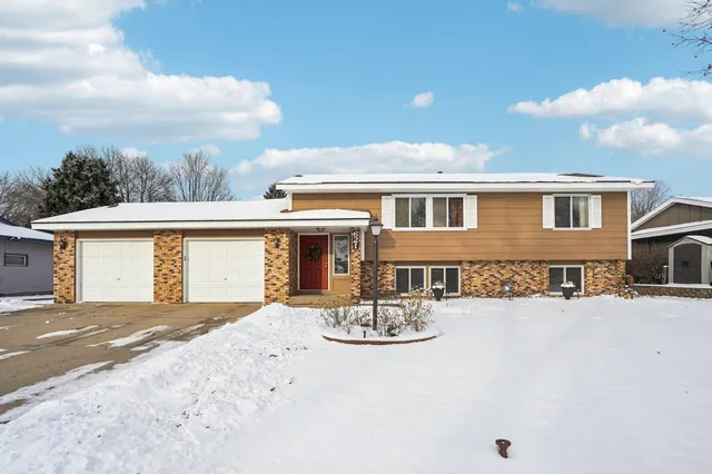 $364,900 | 621 Menke Avenue, Shakopee, MN 55379