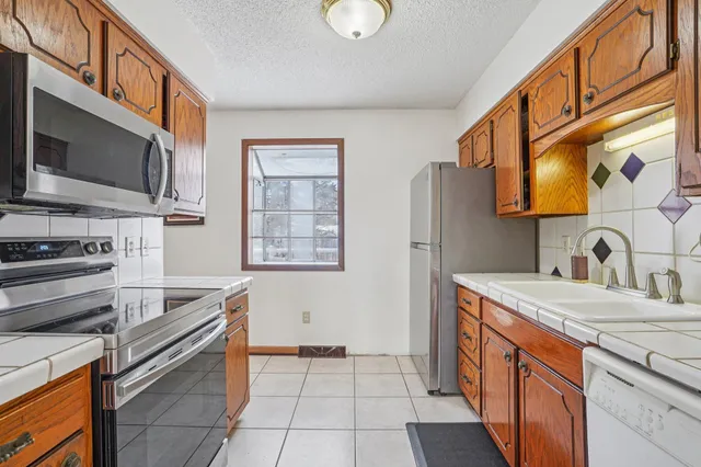 $364,900 | 621 Menke Avenue, Shakopee, MN 55379