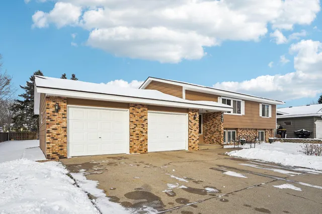 $364,900 | 621 Menke Avenue, Shakopee, MN 55379