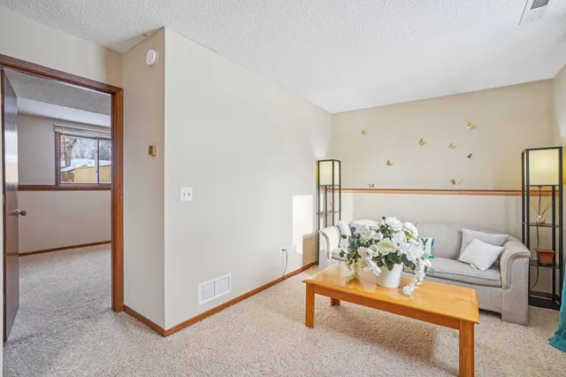 $364,900 | 621 Menke Avenue, Shakopee, MN 55379