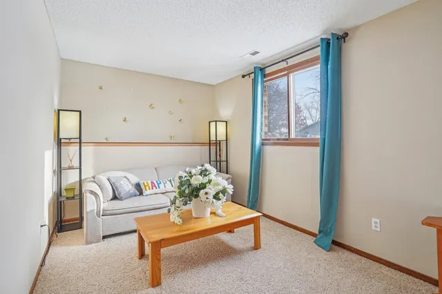 $364,900 | 621 Menke Avenue, Shakopee, MN 55379