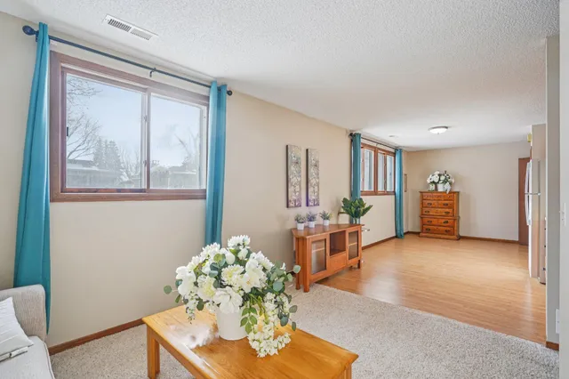 $364,900 | 621 Menke Avenue, Shakopee, MN 55379