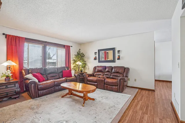 $364,900 | 621 Menke Avenue, Shakopee, MN 55379