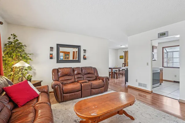 $364,900 | 621 Menke Avenue, Shakopee, MN 55379