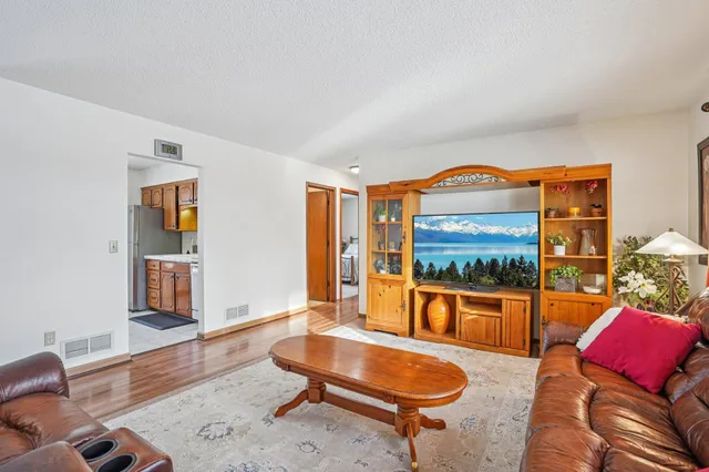 $364,900 | 621 Menke Avenue, Shakopee, MN 55379