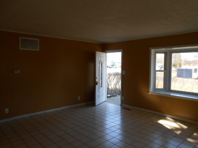 1 East Oltendorf Road Streamwood, IL 60107 - Photo 3 of 14