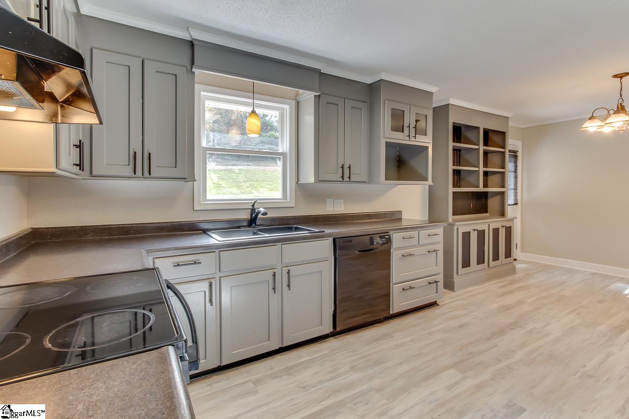 1117 Farrs Bridge Road Greenville, SC 29611 - Photo 8 of 21