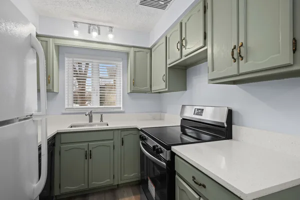 $2,100 | 340 Ridge Avenue, Unit 1, Evanston, IL 60202