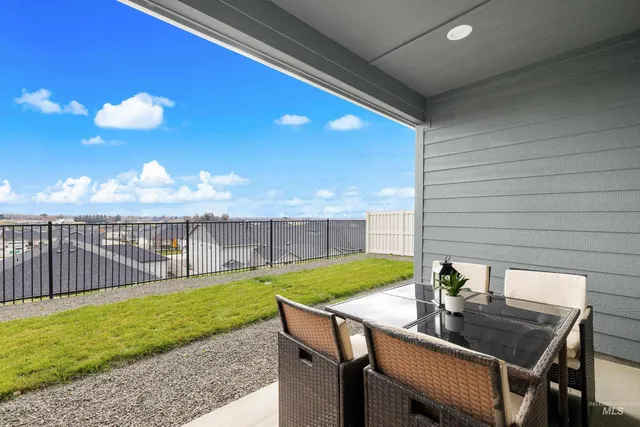 $499,999 | 10723 West Royal Fern Court, Star, ID 83669