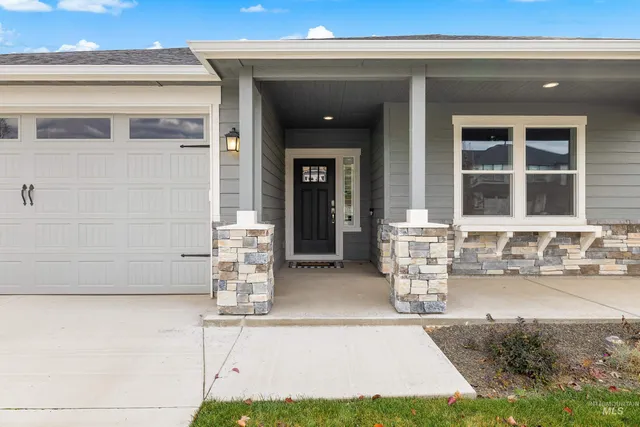 $499,999 | 10723 West Royal Fern Court, Star, ID 83669