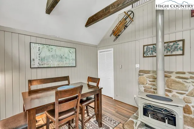 $229,000 | 102 Skiview Lane, Unit 5, Beech Mountain, NC 28604