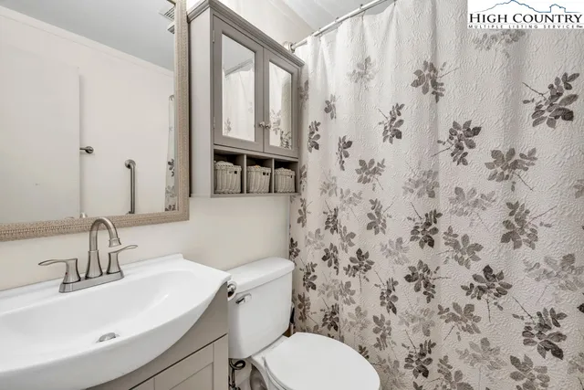 $229,000 | 102 Skiview Lane, Unit 5, Beech Mountain, NC 28604