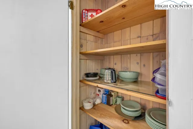 $229,000 | 102 Skiview Lane, Unit 5, Beech Mountain, NC 28604