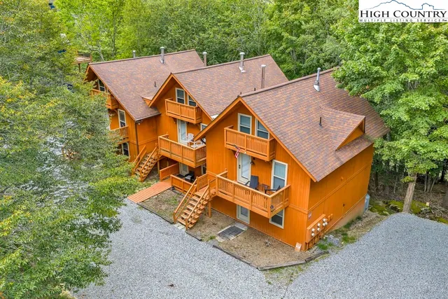 $229,000 | 102 Skiview Lane, Unit 5, Beech Mountain, NC 28604