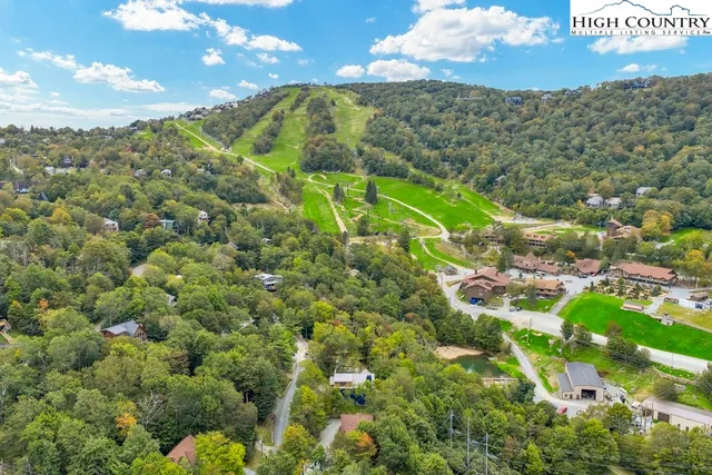 $229,000 | 102 Skiview Lane, Unit 5, Beech Mountain, NC 28604
