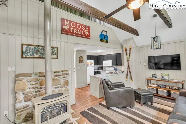 $229,000 | 102 Skiview Lane, Unit 5, Beech Mountain, NC 28604