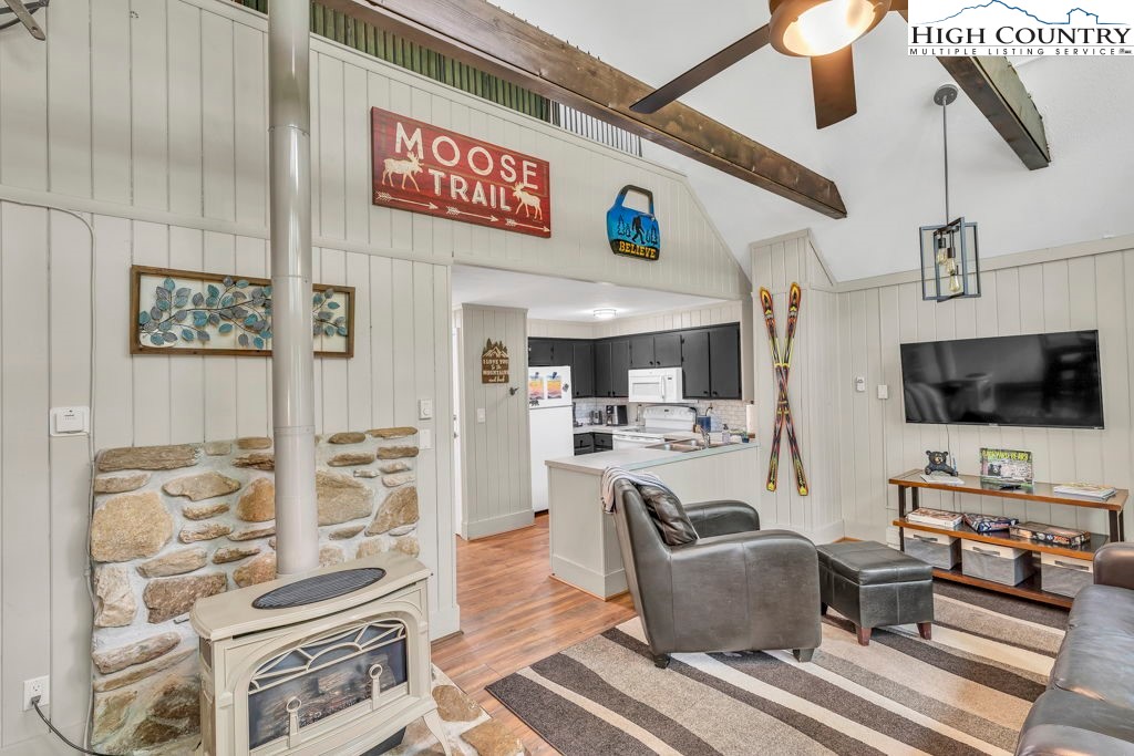 102 Skiview Lane, Unit 5 Beech Mountain, NC 28604 - Photo 6 of 31
