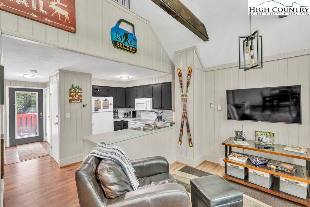 102 Skiview Lane, Unit 5 Beech Mountain, NC 28604 - Photo 7 of 31