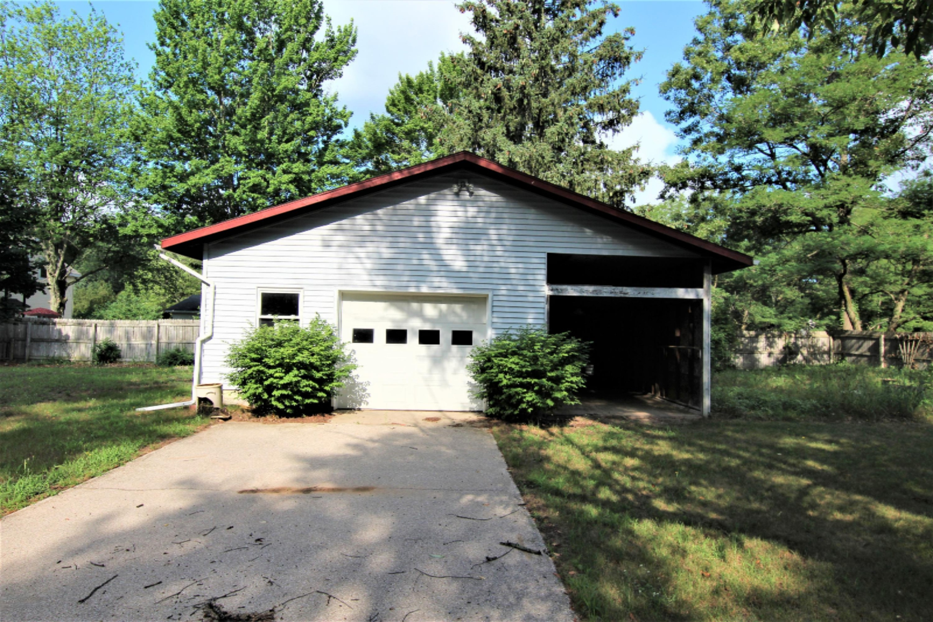 3760 Hall Road Muskegon, MI 49442 - Photo 4 of 25 Garage
