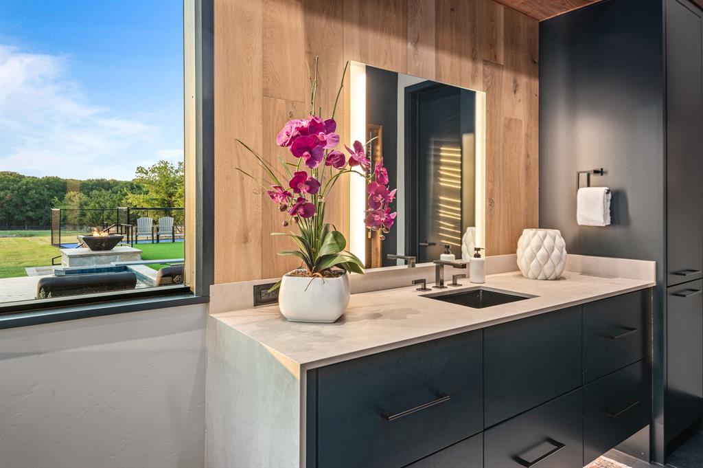 988 English Road Rockwall, TX 75032 - Photo 15 of 40 a dining room with furniture and a potted plant