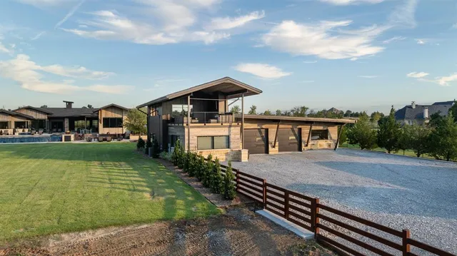 a view of a house with a big yard