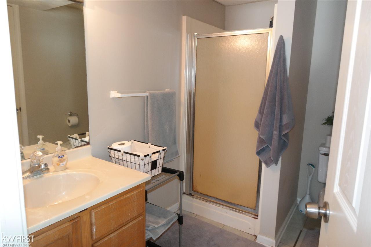7041 Brewer Road Flint, MI 48507 - Photo 16 of 19 31372536-15.JPG