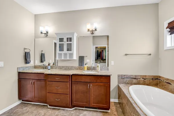 $657,900 | 9420 Stoneywood Boulevard, Middleton, WI 53562