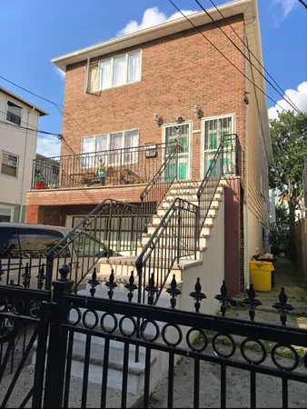 $2,000 | 126 Seaview Avenue, Unit G, Jersey City, NJ 07305