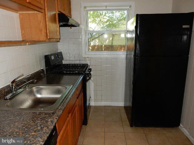 6934 Decatur Place Hyattsville, MD 20784 - Photo 2 of 15 Kitchen