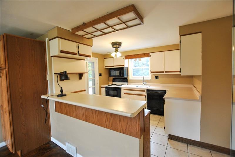 247 S Trail Butler, PA 16002 - Photo 4 of 20
