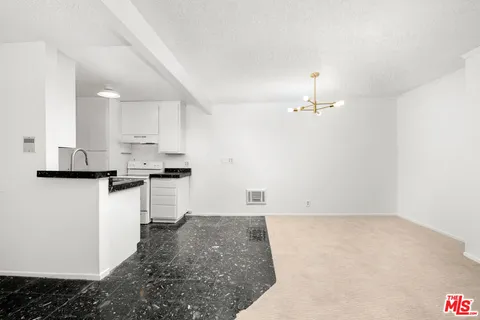 $475,000 | 355 South Los Robles Avenue, Unit 210, Pasadena, CA 91101