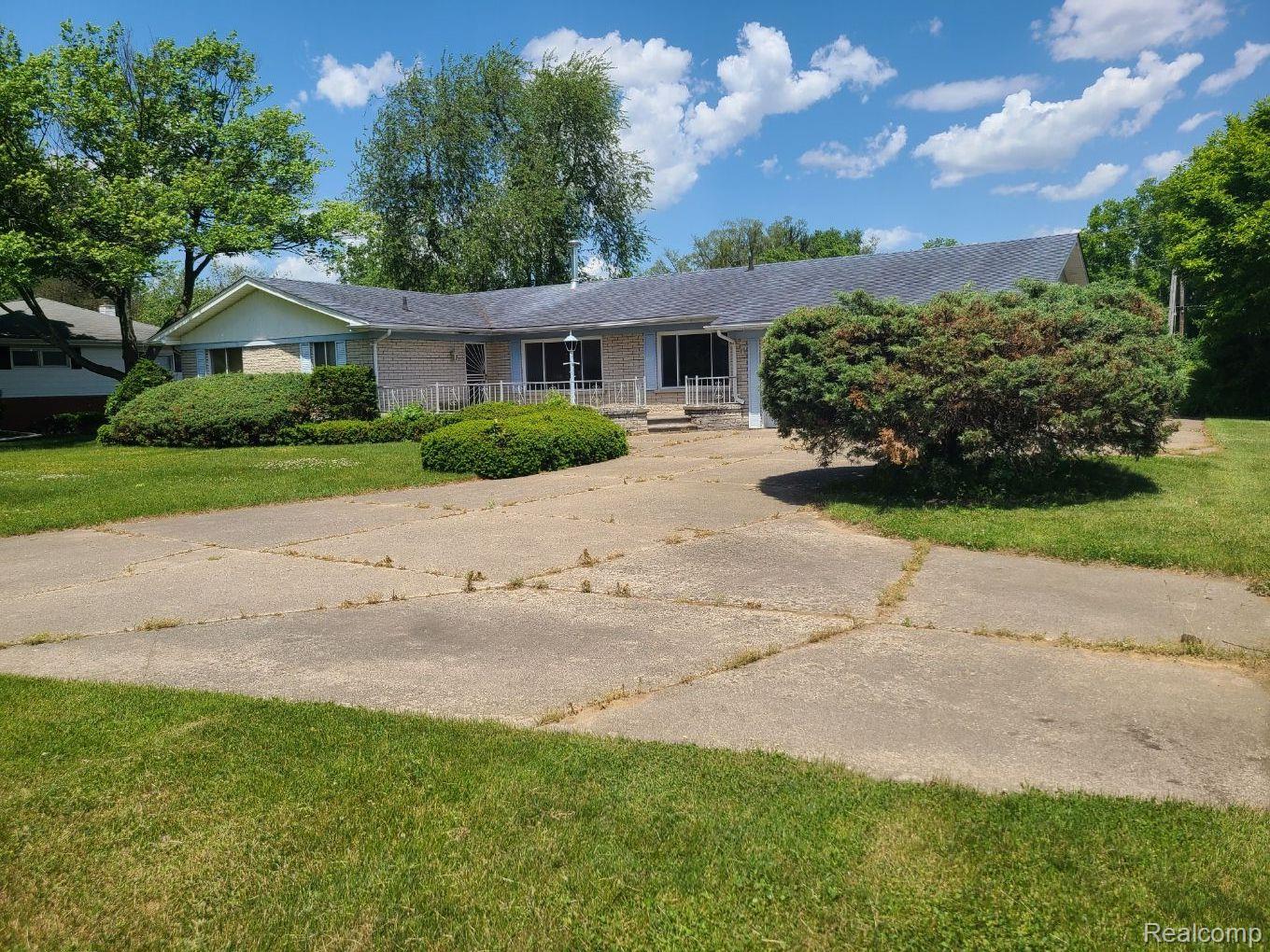 41004 Savage Road Belleville, MI 48111 - Photo 3 of 18 Gallery Image 3