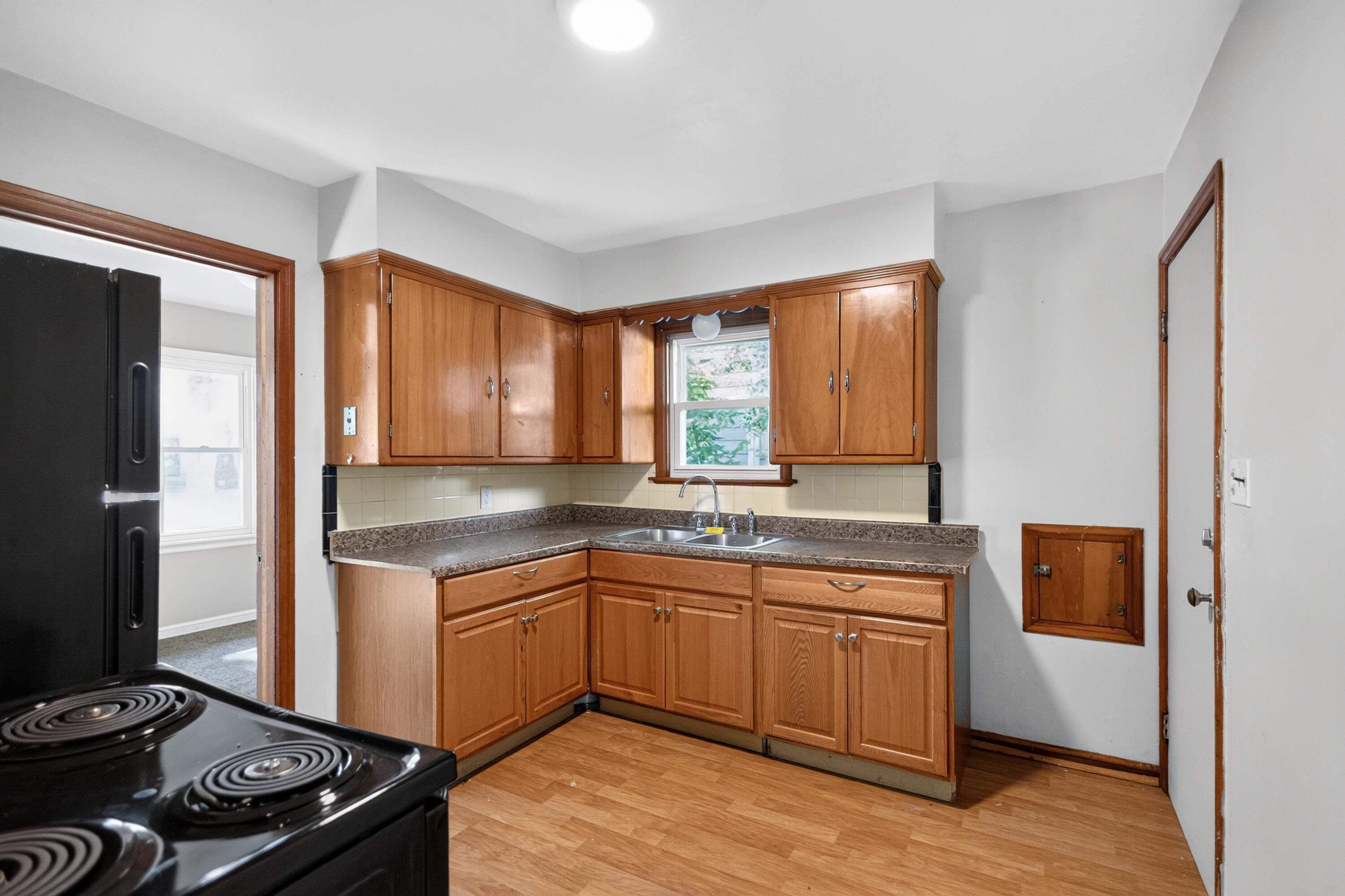 5019 North 24th Street Milwaukee, WI 53209 - Photo 12 of 34 12_5019_N_24th_St-Kitchen-6050