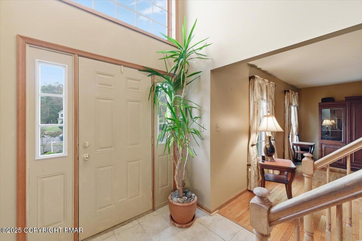 102 Arbor Way Stroudsburg, PA 18360 - Photo 6 of 51 Front entrance foyer