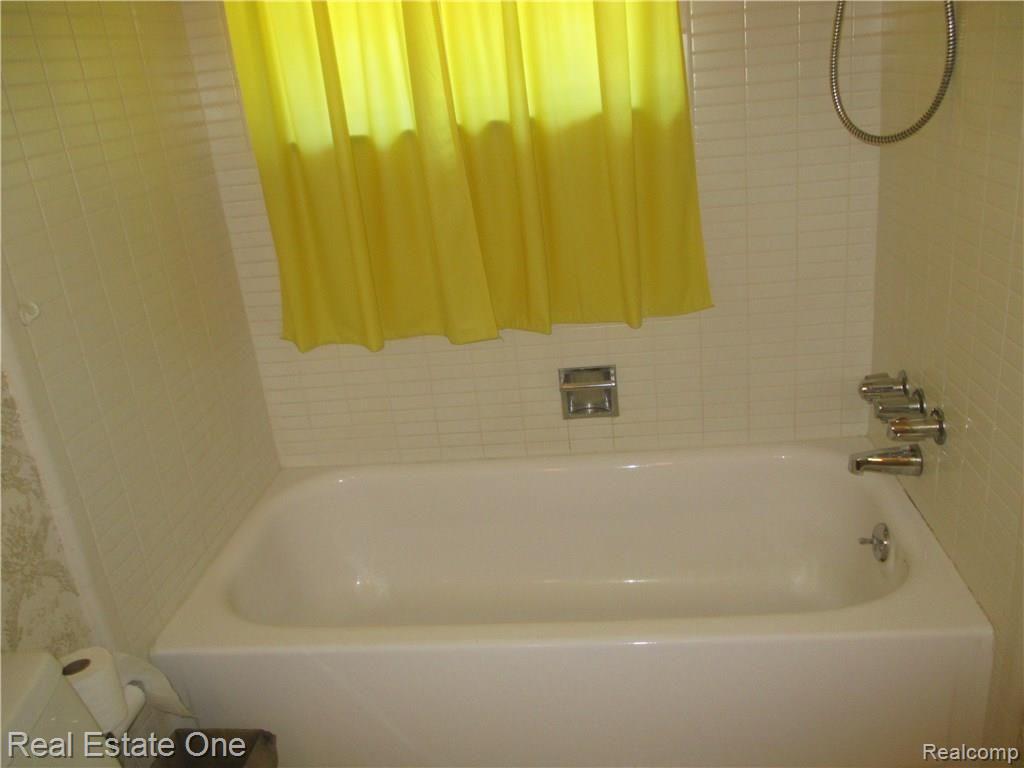 17384 Westover Road Southfield, MI 48075 - Photo 33 of 50 IMG_1162.JPG