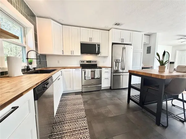 $2,399 | 2005 Virginia Drive, Orlando, FL 32803