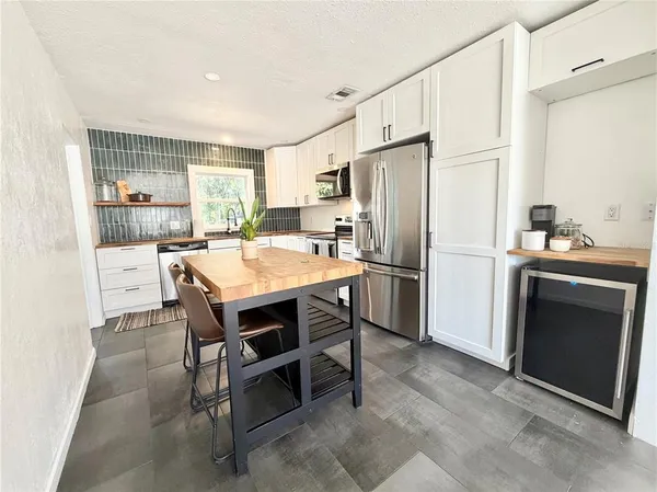 $2,399 | 2005 Virginia Drive, Orlando, FL 32803